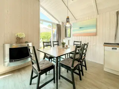 Essbereich mit Blick zum Ethanol-Kamin