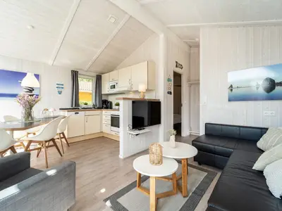 Wohnzimmer mit Blick zum TV