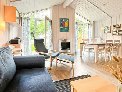 Wohnzimmer mit Kamin