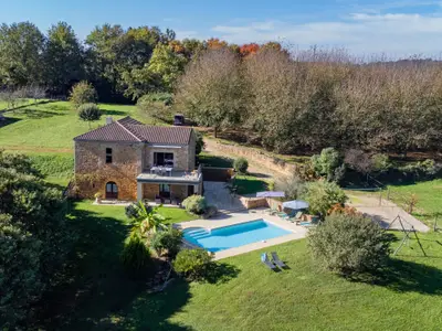 Außenseite Ferienhaus [Sommer]