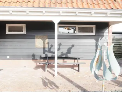 Außenseite Ferienhaus [Sommer]