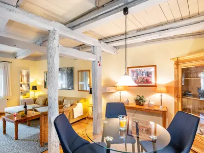 Photo, INSIDE, OUTSIDE