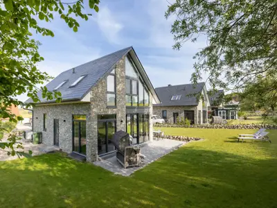 Außenseite Ferienhaus [Sommer]