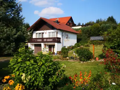 Außenseite Ferienhaus [Sommer]