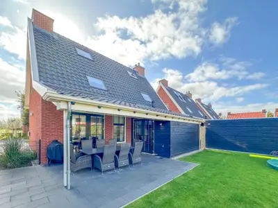 Außenseite Ferienhaus [Sommer]