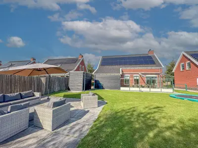 Außenseite Ferienhaus [Sommer]