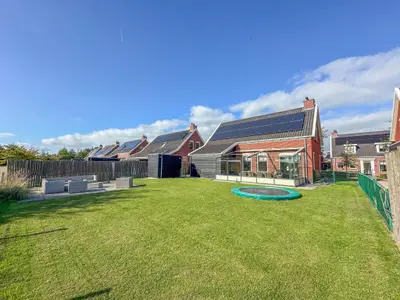 Außenseite Ferienhaus [Sommer]