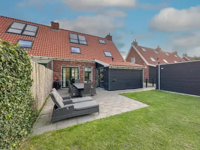 Außenseite Ferienhaus [Sommer]