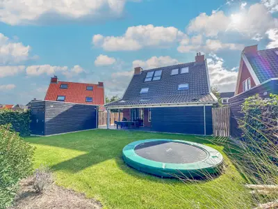 Außenseite Ferienhaus [Sommer]