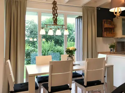 Wohn-Essbereich mit Esstisch