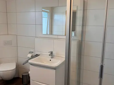 Badezimmer mit Dusche