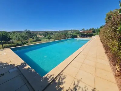 Pool mit Sonnenterrasse