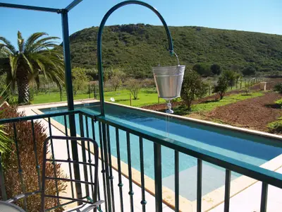 Blick vom Sitzplatz auf den Pool