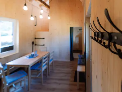 Blick auf Eingang zu Schlafbereichen