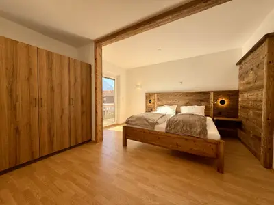 Schlafzimmer 1