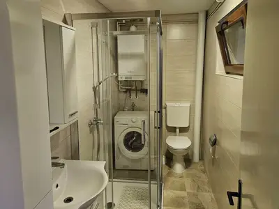 Badezimmer mit Dusche