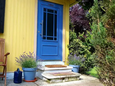 Haus im Grünen -Eingang