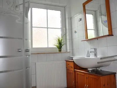 Badezimmer mit Dusche