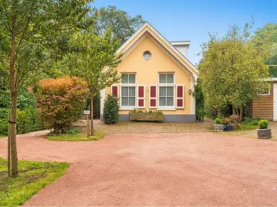 Außenseite Ferienhaus [Sommer]