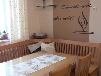 Haus Planetz - Esstisch1