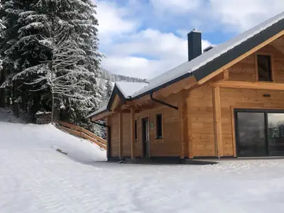 Blockhaus im Schnee