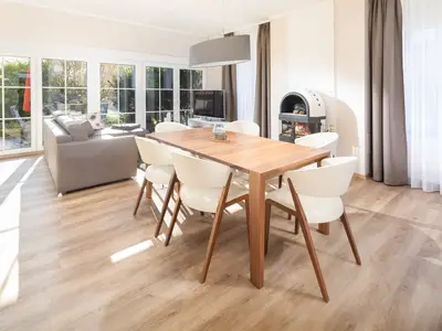 Wohn-Essbereich mit Kamin