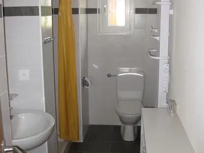 Badezimmer mit Waschmaschine