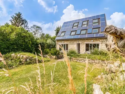 Blick vom Garten aufs Gartenhaus