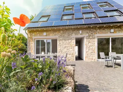 Hochbeet und Terrasse Gartenhaus