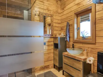 Badezimmer mit Dusche