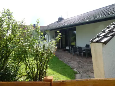 FeHa Schmidt-Hausansicht mit Terrasse