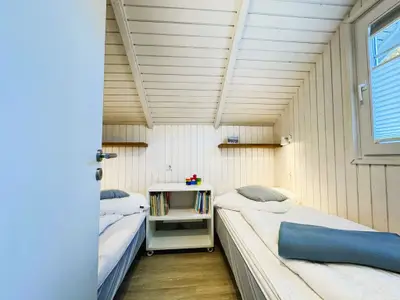 Schlafzimmer mit 2 Einzelbetten (90 x 200 cm)