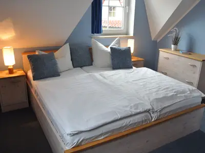 Schlafzimmer mit Doppelbett