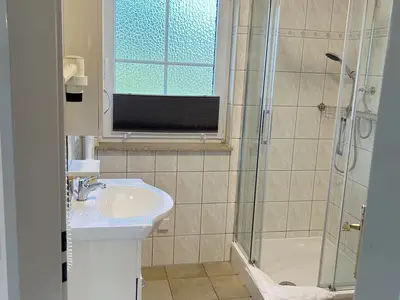 Badezimmer mit Dusche