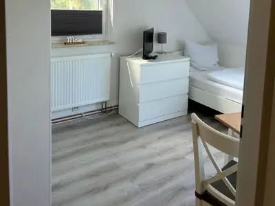 Blick ins Schlafzimmer mit Einzelbetten