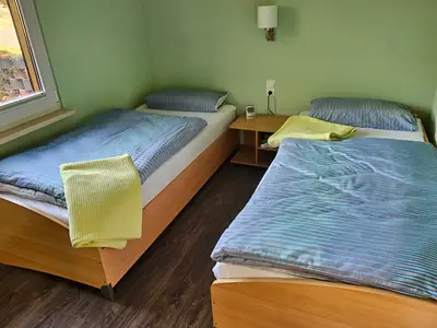 2 Einzelbetten können auch zu einem Doppelbett zusammengefügt werden