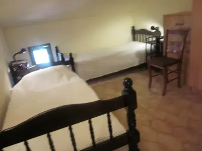 Schlafbereich. Schlafraum unter dem Dach