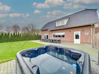 Außenseite Ferienhaus [Sommer]