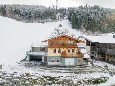 Außenseite Ferienhaus [Winter]
