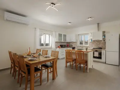 Küche und Essbereich