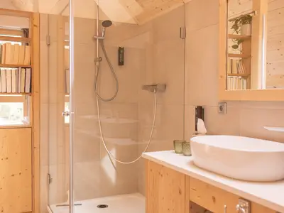 Ebner 1822 Badezimmer mit Dusche