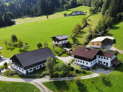 Außenseite Ferienhaus [Sommer]