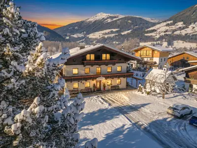 Außenseite Ferienhaus [Winter]