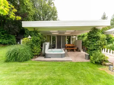 Außenseite Ferienhaus [Sommer]