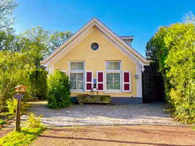 Außenseite Ferienhaus [Sommer]