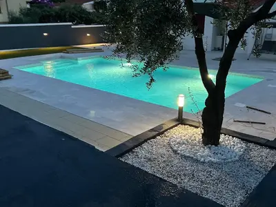 pool-view