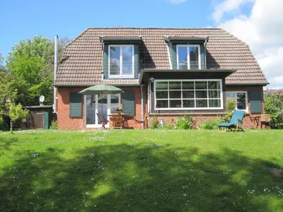 Erleben Sie dieses charmante Haus mit einem einladenden Garten.