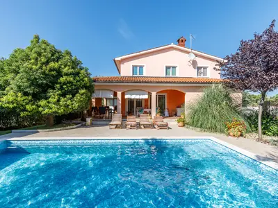 Ferienhaus für 6 Personen (180 m²) in Pula (Istarska) 1/10