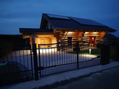 West-Seite bei Nacht