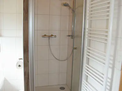Badezimmer mit Dusche